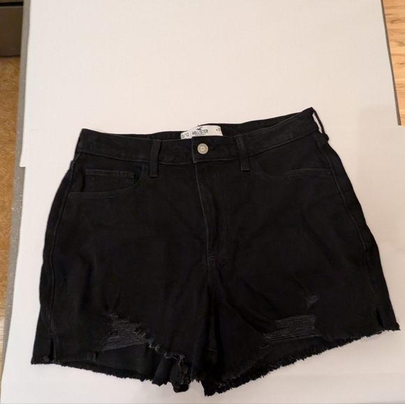 Hollister ultra high rise black shorts, large - Picture 1 of 3